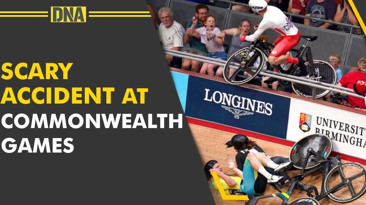 Scary accident at CWG 2022: Cyclists met with accident during men's 15km scratch race