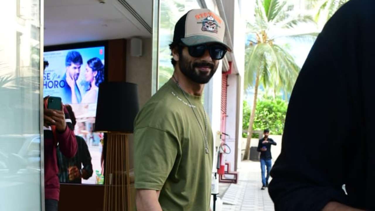 Shahid Kapoor looks uber-cool