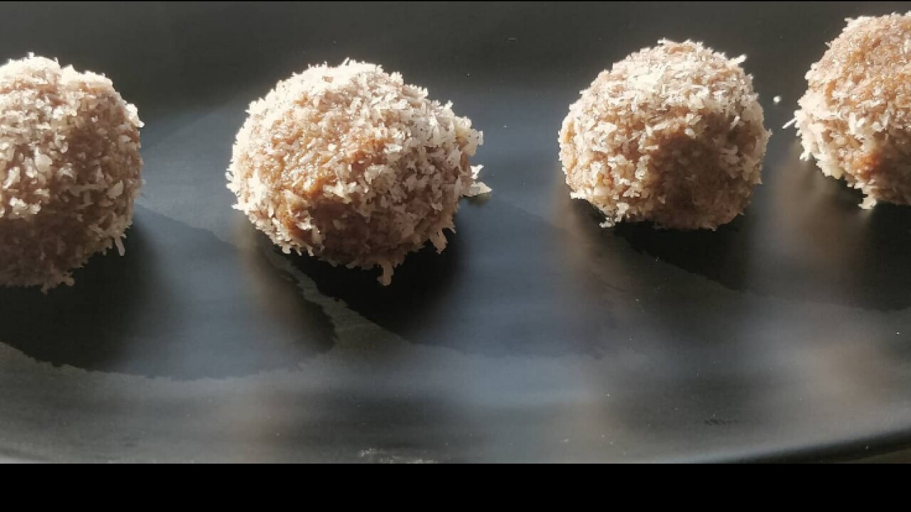 Ragi coconut laddoo