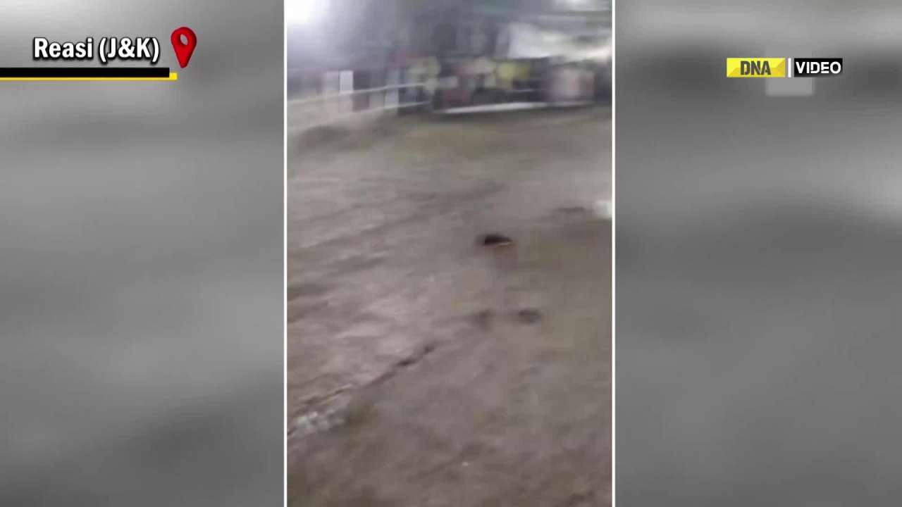 Jammu Kashmir News: Heavy rain triggers flash floods near Vaishno Devi Shrine, upward movement of pilgrims halted 