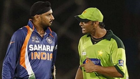 Harbhajan Singh – Shoaib Akhtar (2010)