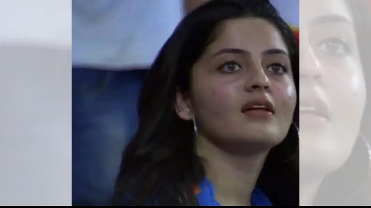 Sexy Indian Fan caught on Cam