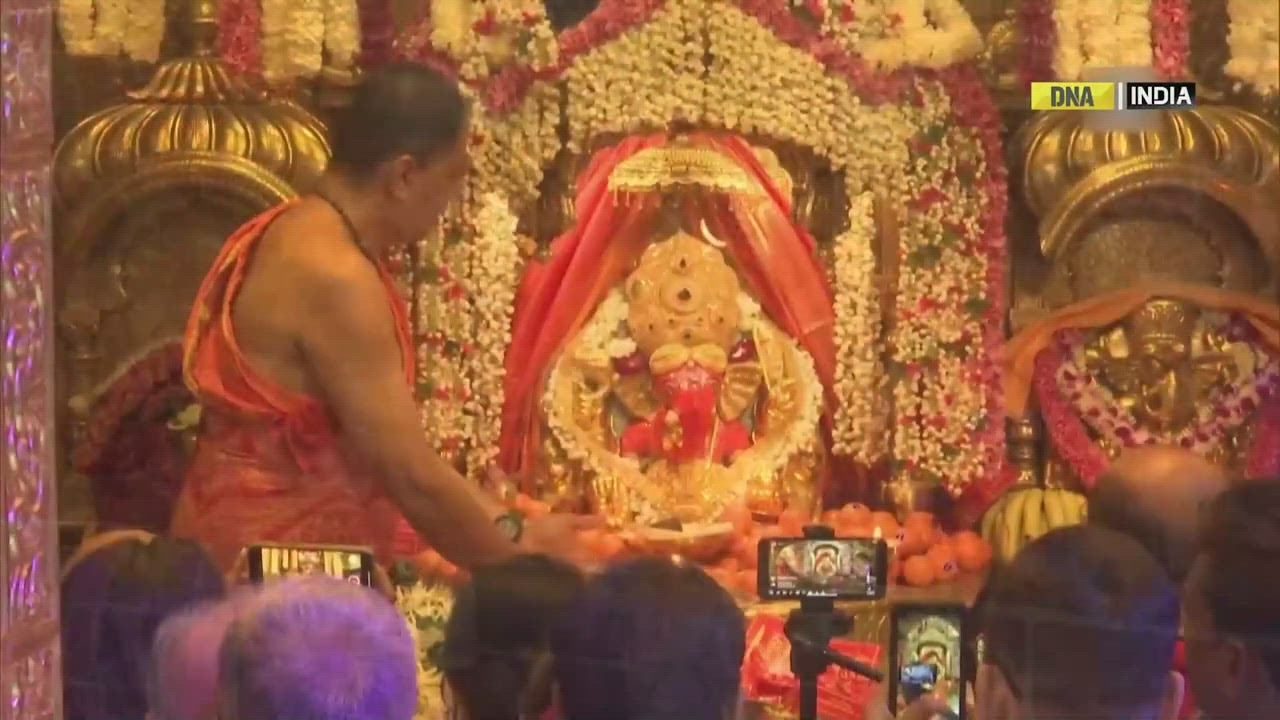 Ganesh Chaturthi 2022: ‘Aarti' performed at Shri Siddhivinayak Temple ...