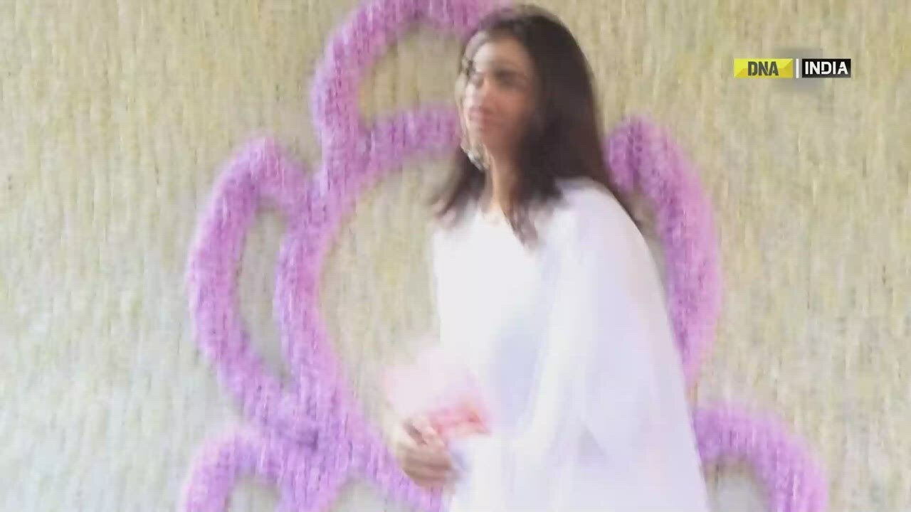 Mumbai: Daisy Shah is a vision in all-white at ‘Ganpati Visarjan’ 