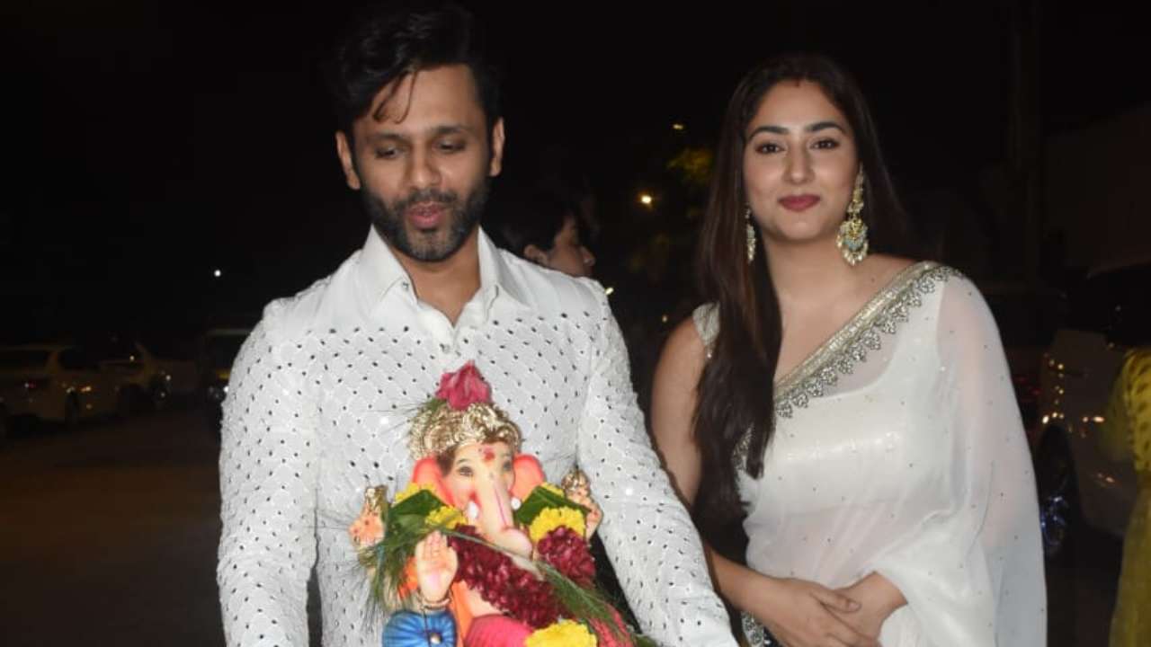 Rahul Vaidya does Ganpati Visarjan with wife Disha Parmar