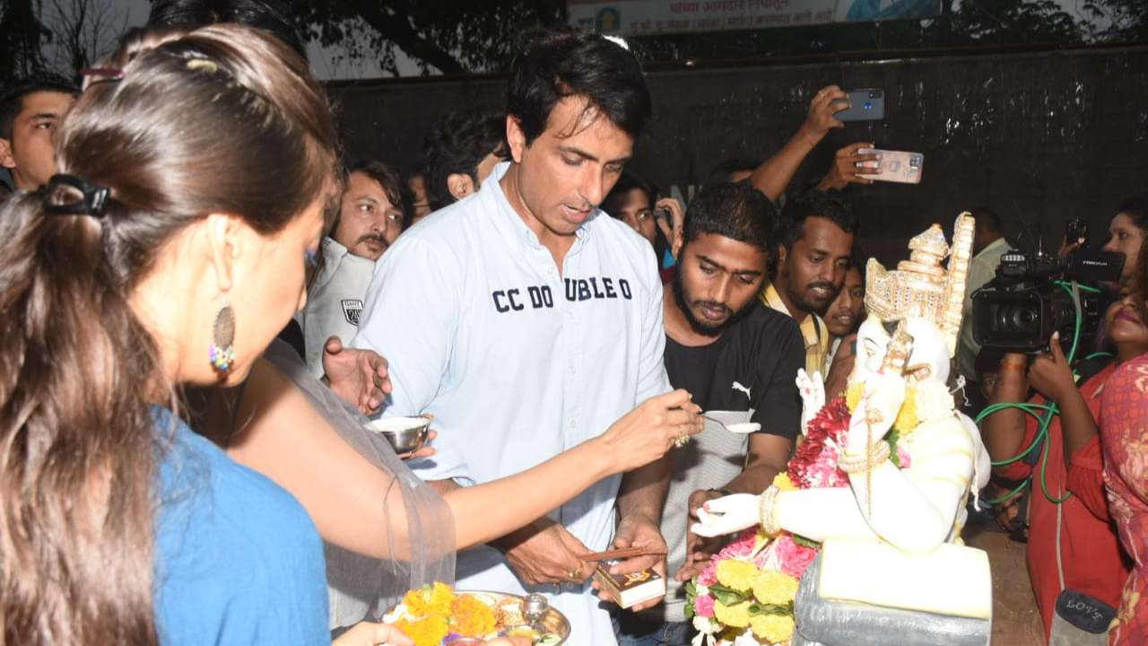 Sonu Sood does Ganpati pooja