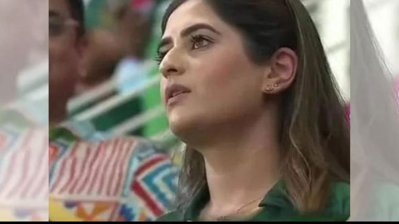 Pakistan fan tense reaction face