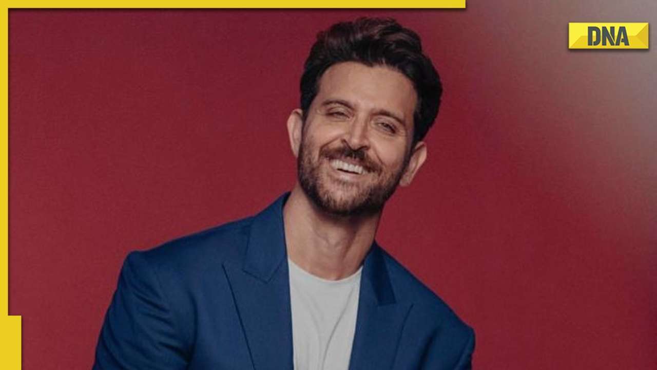 Vikram Vedha star Hrithik Roshan yells at fan after he forcefully clicks  selfie, asks 'kya kar raha hai tu?'