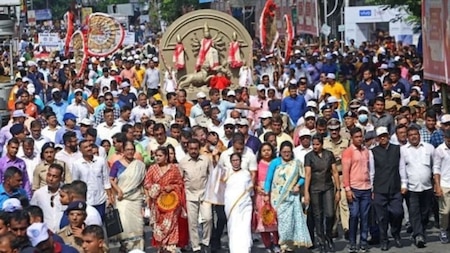 WB CM Mamata Banerjee takes out rally