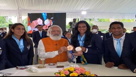 PM Modi With Olympic Medal WInners