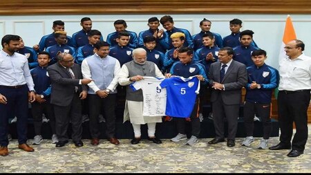 PM Modi With U-17 Football Team