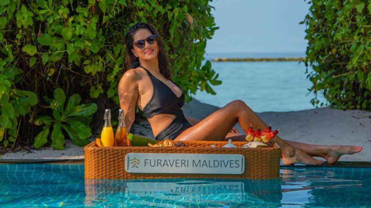 1280px x 720px - Sunny Leone oozes oomph in sexy black monokini, shares steamy pool photos  from Maldives