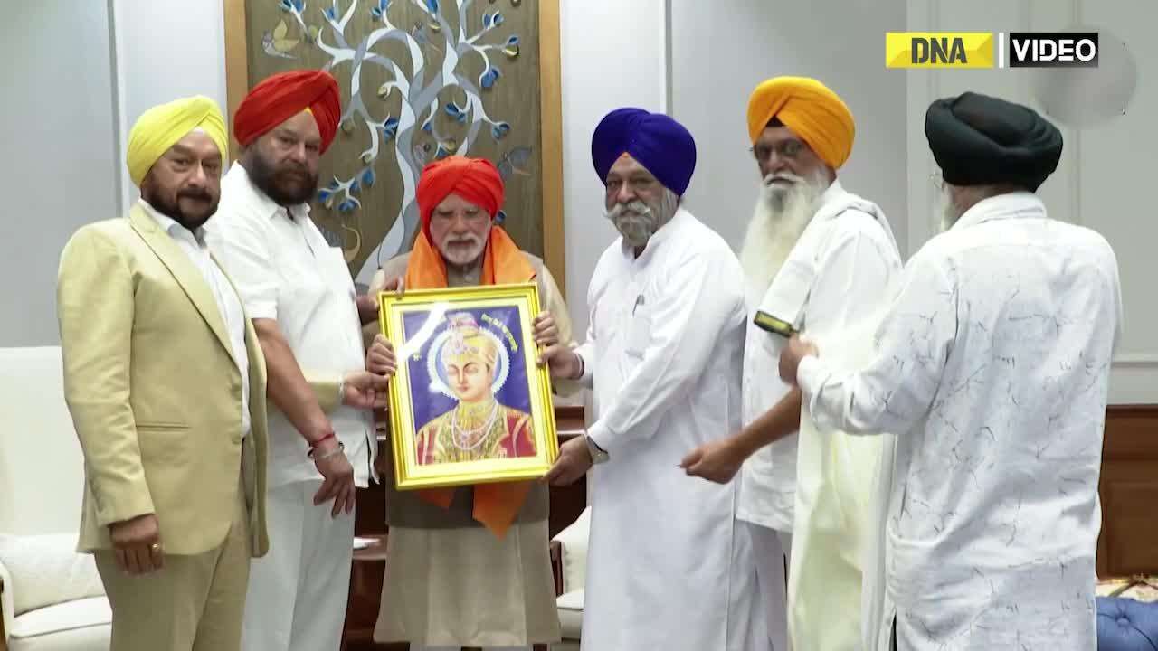Delhi: Sikh delegation meets PM Modi at his residence