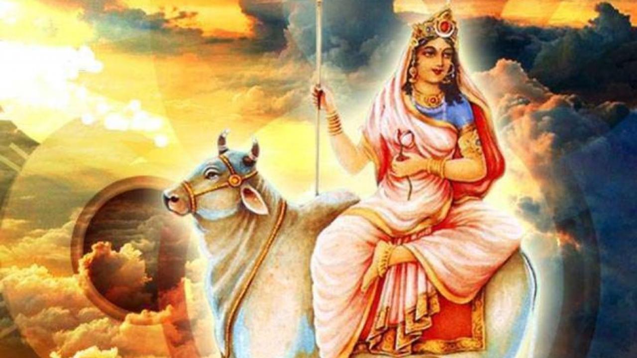 पहला दिन - मां शैलपुत्री  (Shailputri Maa)