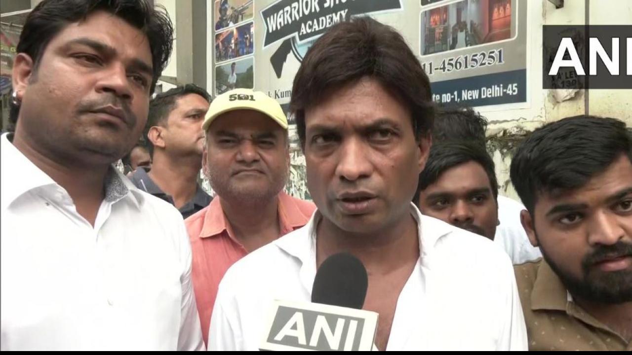 Sunil Pal At Raju Srivastava Funeral