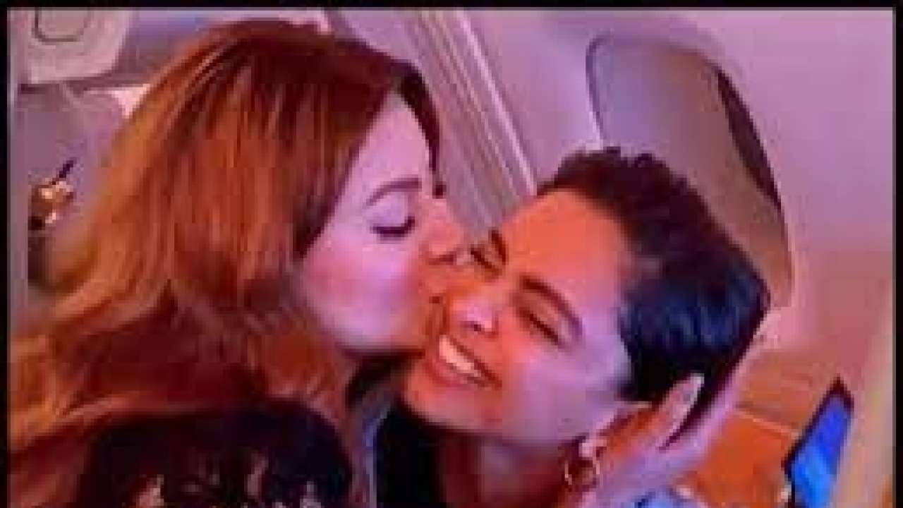 Watch: How Deepika Padukone reacts as Urvashi Rautela kisses her