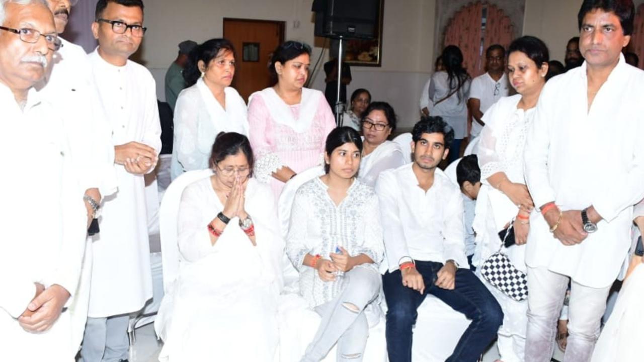 Raju Srivastava Prayer meet 