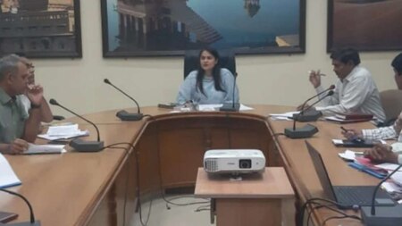 Tina Dabi also discussed health facilities in Jaisalmer