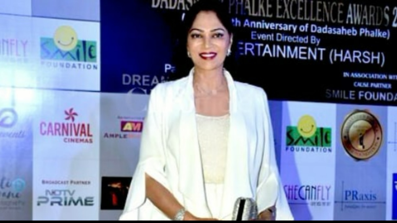 Lady In White Simi Garewal