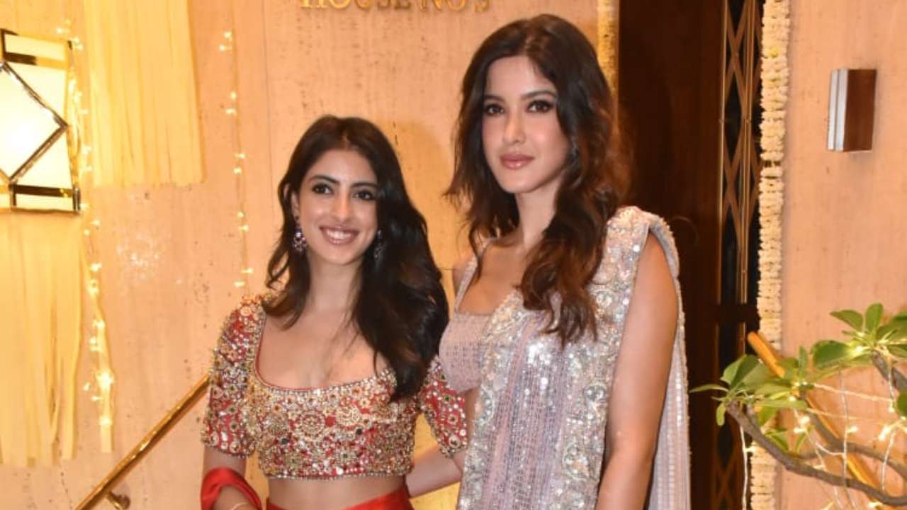 Navya Naveli Nanda, Shanaya Kapoor pose together