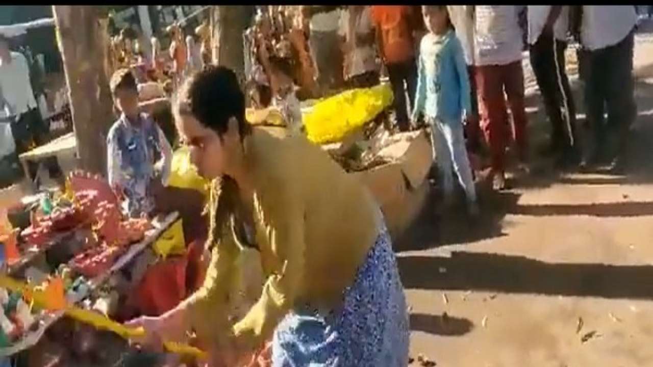 VIRAL: Woman vandalises shops with sticks, bats in Lucknow
