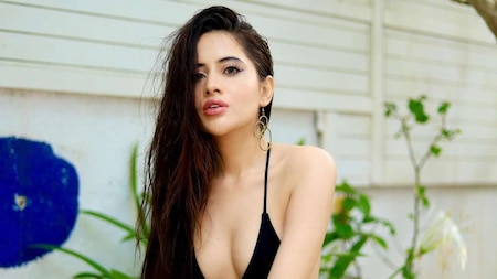 Urfi Javed sizzles in all black