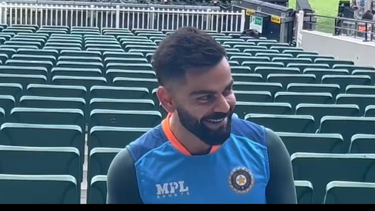 Virat Kohli cuts cake with Indian journalists in MCG, impressed with surprise