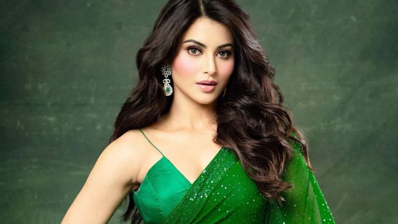 1280px x 720px - Urvashi Rautela shares jaw-dropping photos in green saree, fans call her  'damn hot'