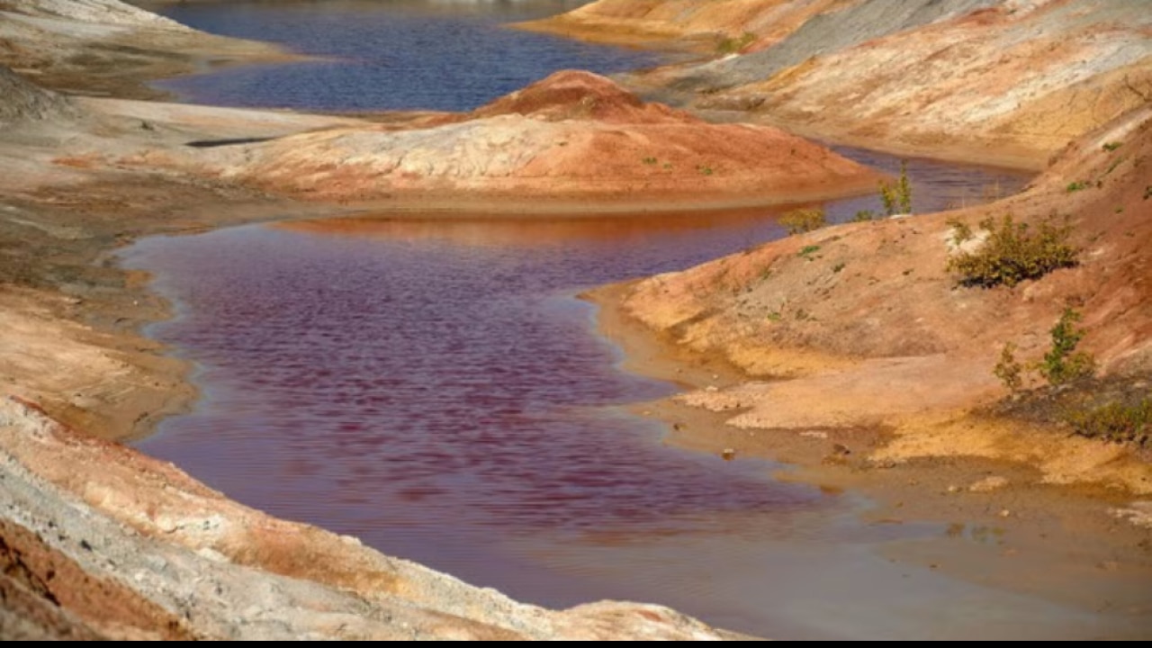 Local worried seeing the color of the river