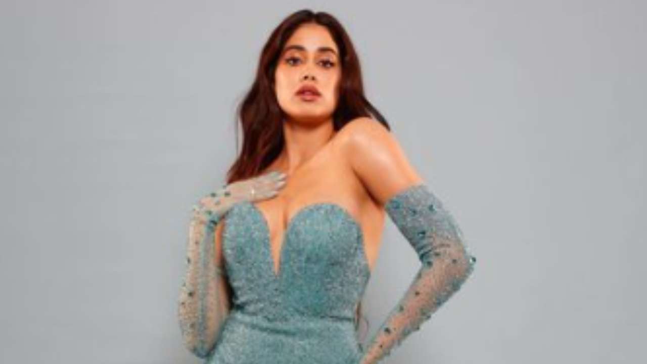 Fans compare Janhvi Kapoor to Kylie Jenner