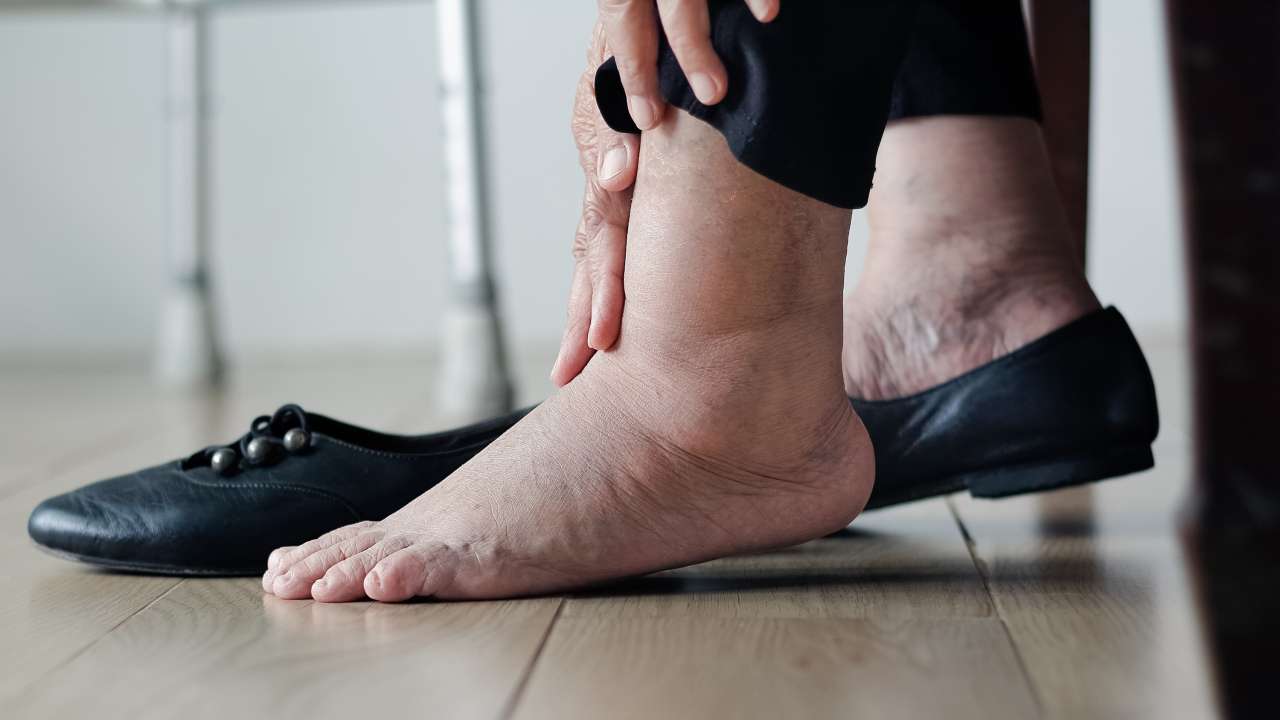DNA Health Plus: Why one should not buy shoes in the morning? Expert Speaks