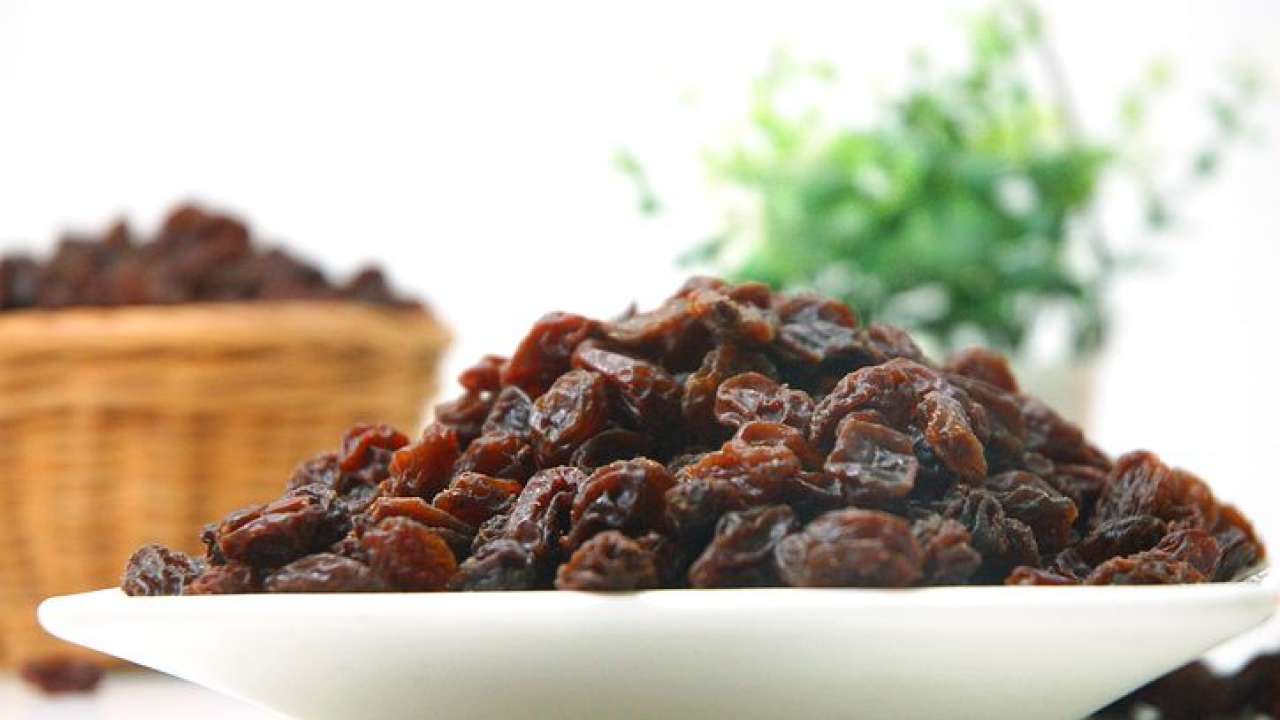 Raisin water health benefits Know 5 reasons to include it in your