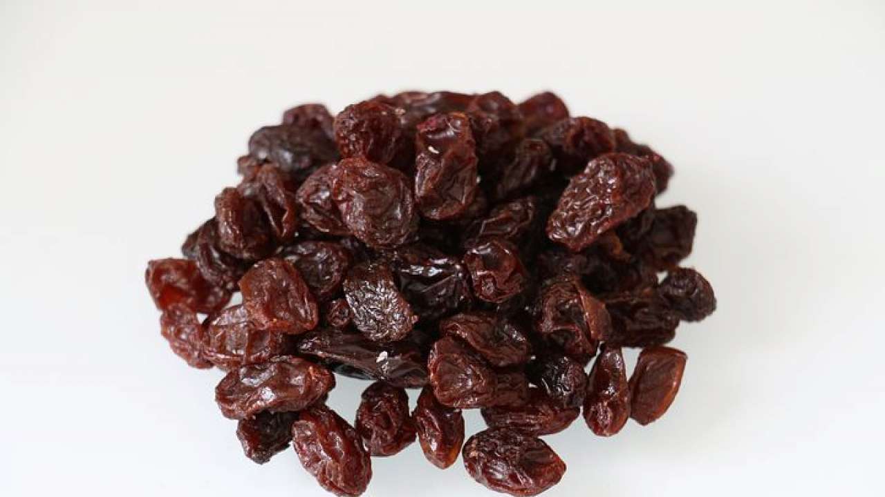 Raisin water health benefits Know 5 reasons to include it in your