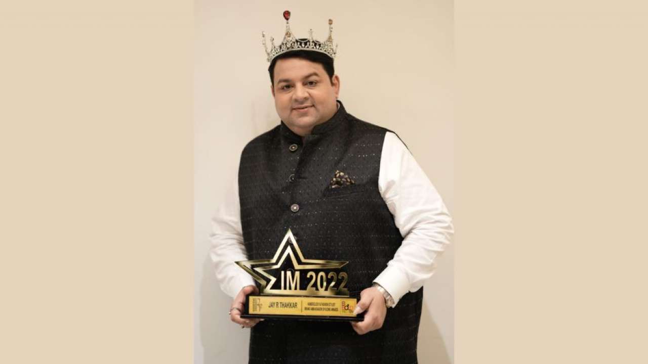 Jay R Thakkar adds another glory as he wins the best numerologist and fashion stylist award