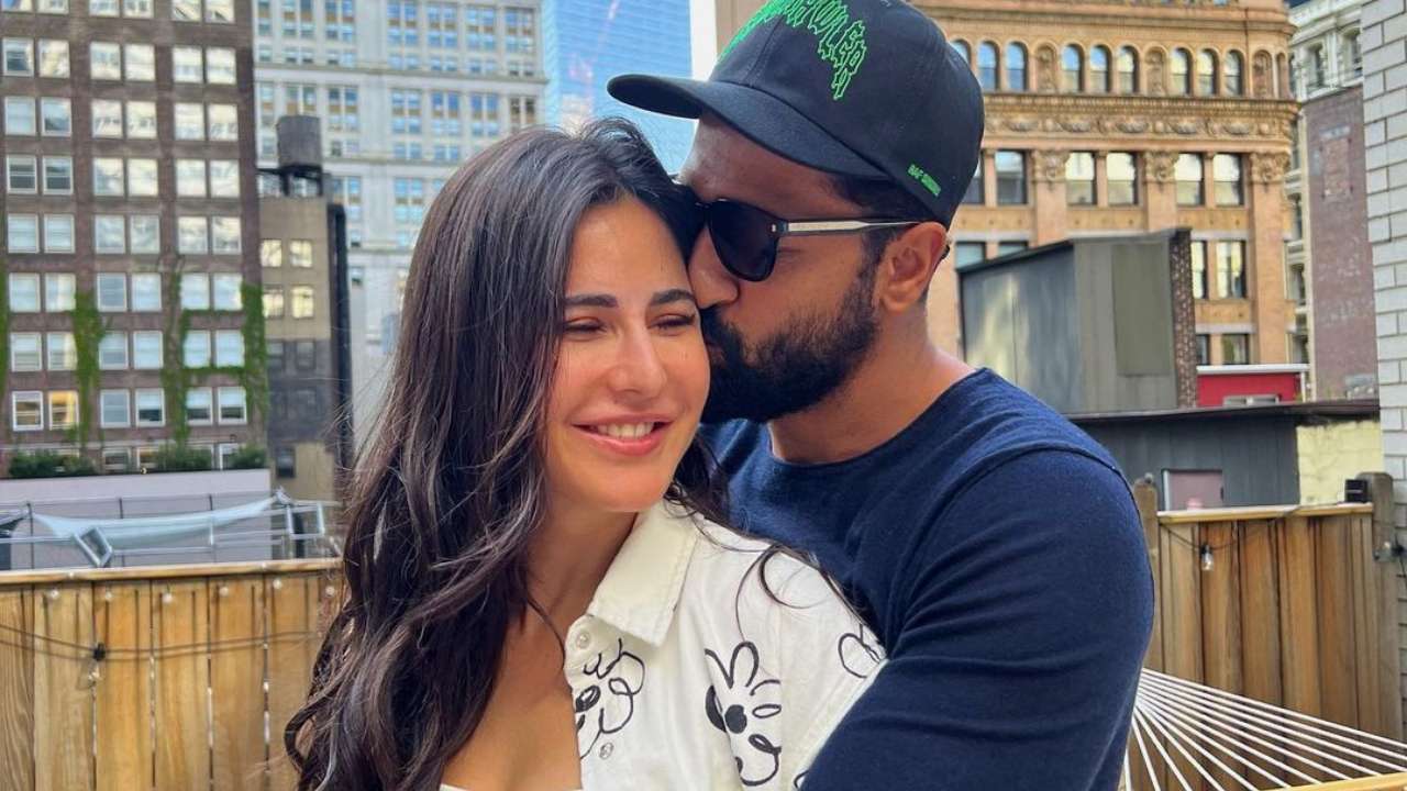 Vicky Kaushal kisses Katrina Kaif