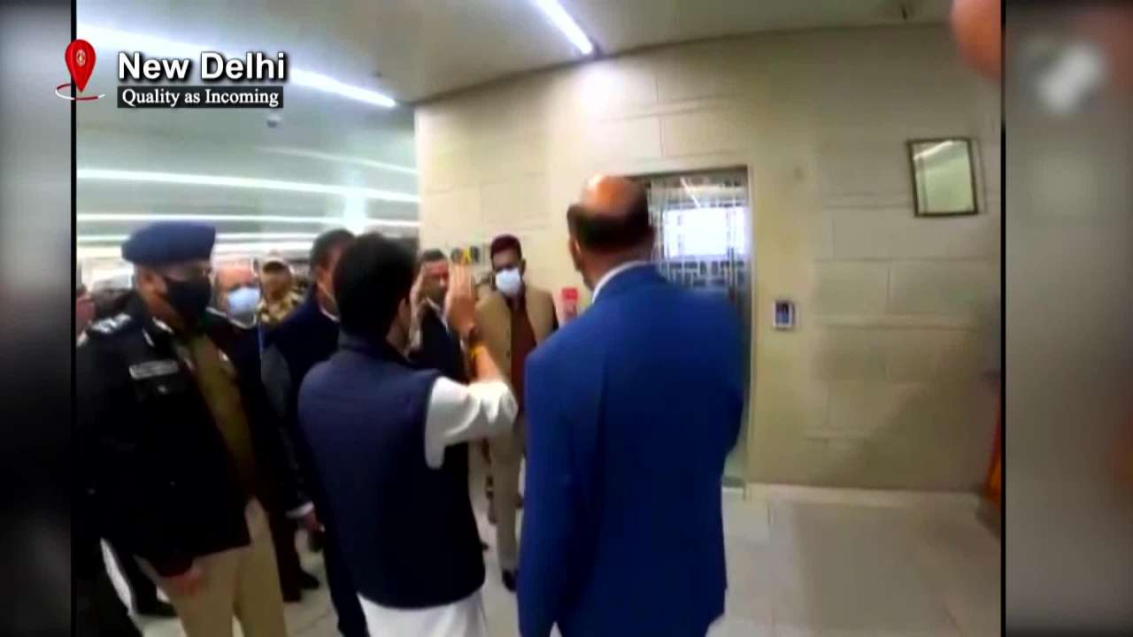 Aviation Minister Scindia makes a surprise visit to IGI Airport amid complaints of congestion