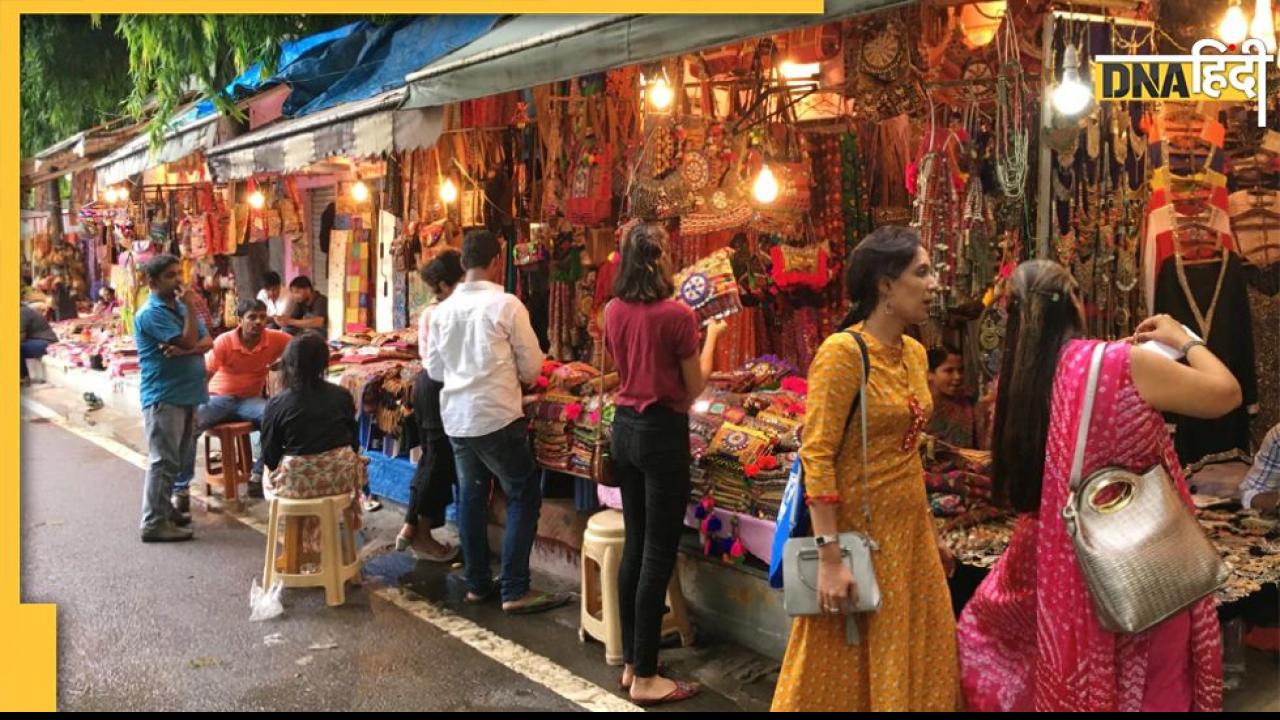 Delhi Cheapest Market: रात में ही लग जाता है दिल्ली का यह फेमस बाजार, 50 रु में मिल जाएगी शर्ट-स्वेटर से साड़ी तक