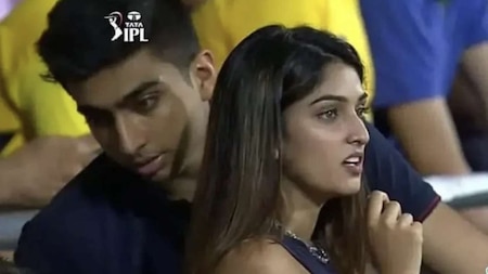 Unknown mystery girl in first match of IPL 2022