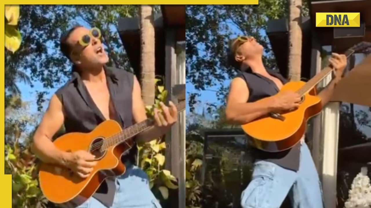 Akshay Kumar plays guitar on Christmas, Twinkle Khanna says 'glad did not witness this'
