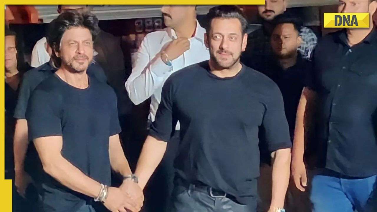 Karan Arjun Film Sexy Video Xxx Video - Shah Rukh Khan hugs, kisses birthday boy Salman Khan, netizens say 'best  video on internet'