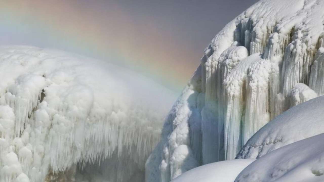 First couple to honeymoon at Niagara Falls