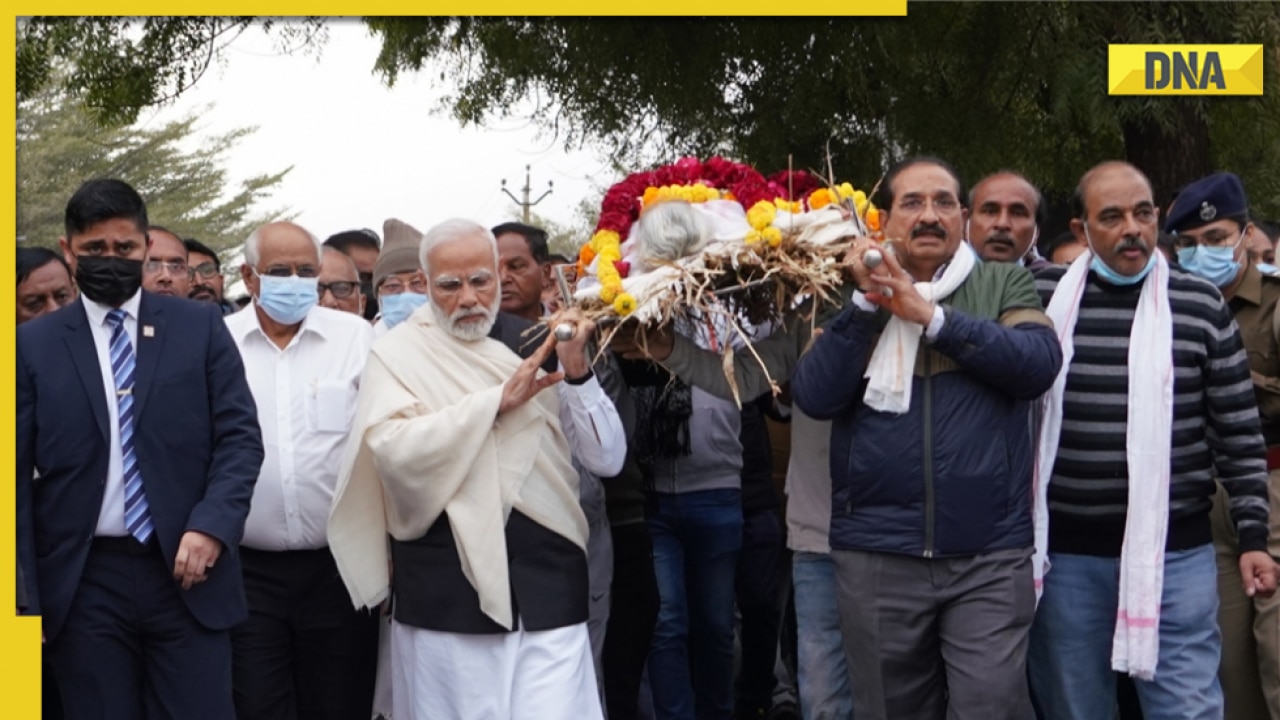 PM Modi performs last rites of his mother Heeraben- The New Indian Express