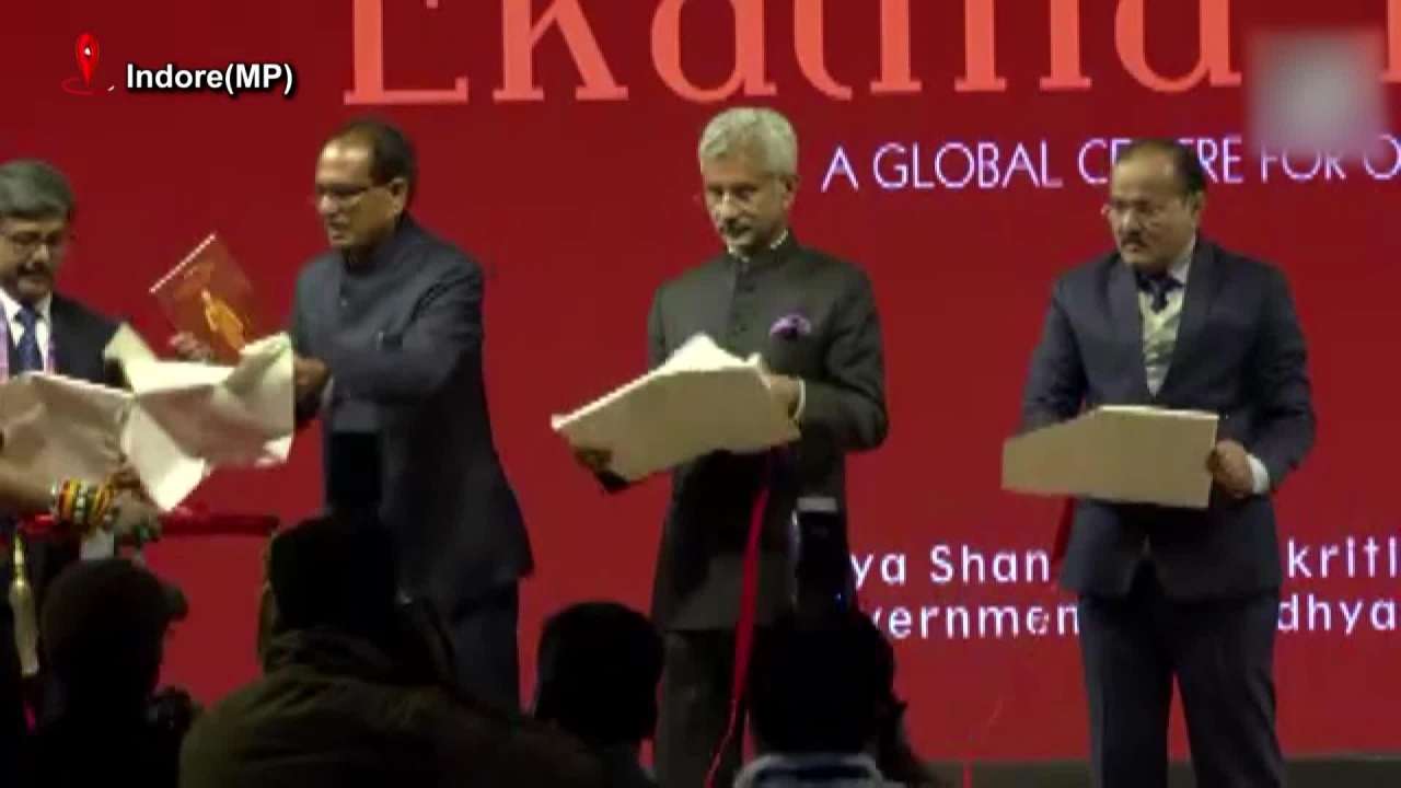 EAM Jaishankar, MP CM Chouhan attend cultural event at PBD Convention