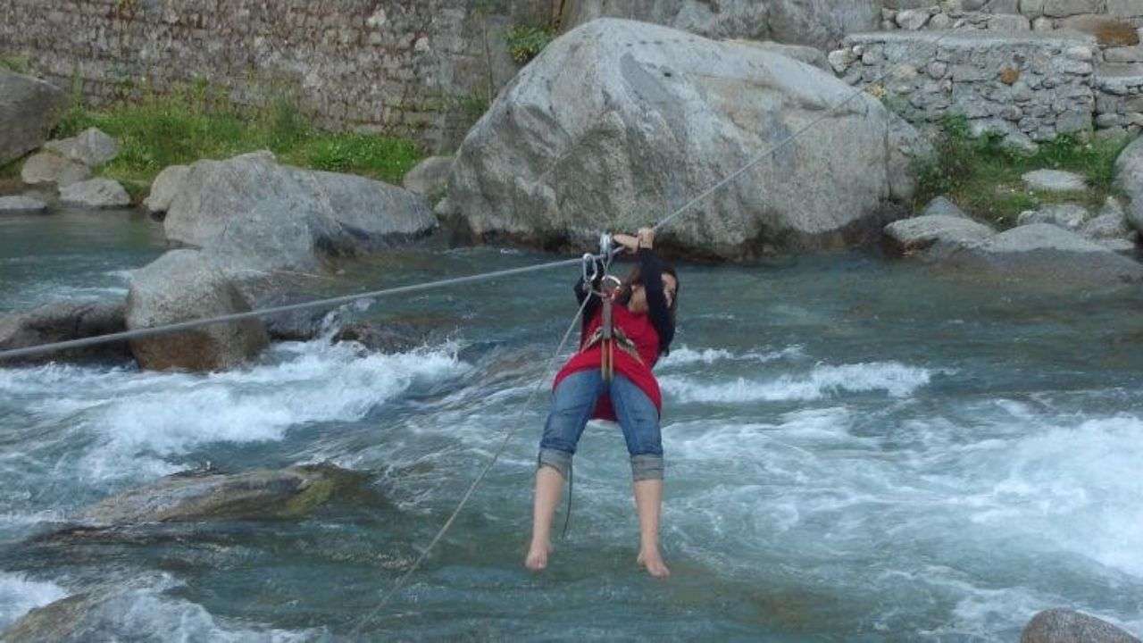 River crossing in Manali