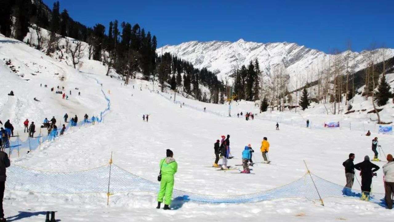 Skiing in Manali