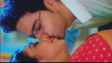 Anupama-Anuj Intimate Scene