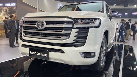 Toyota Land Cruiser 300 maintains that aggressive look with dominating front fascia and large grille.