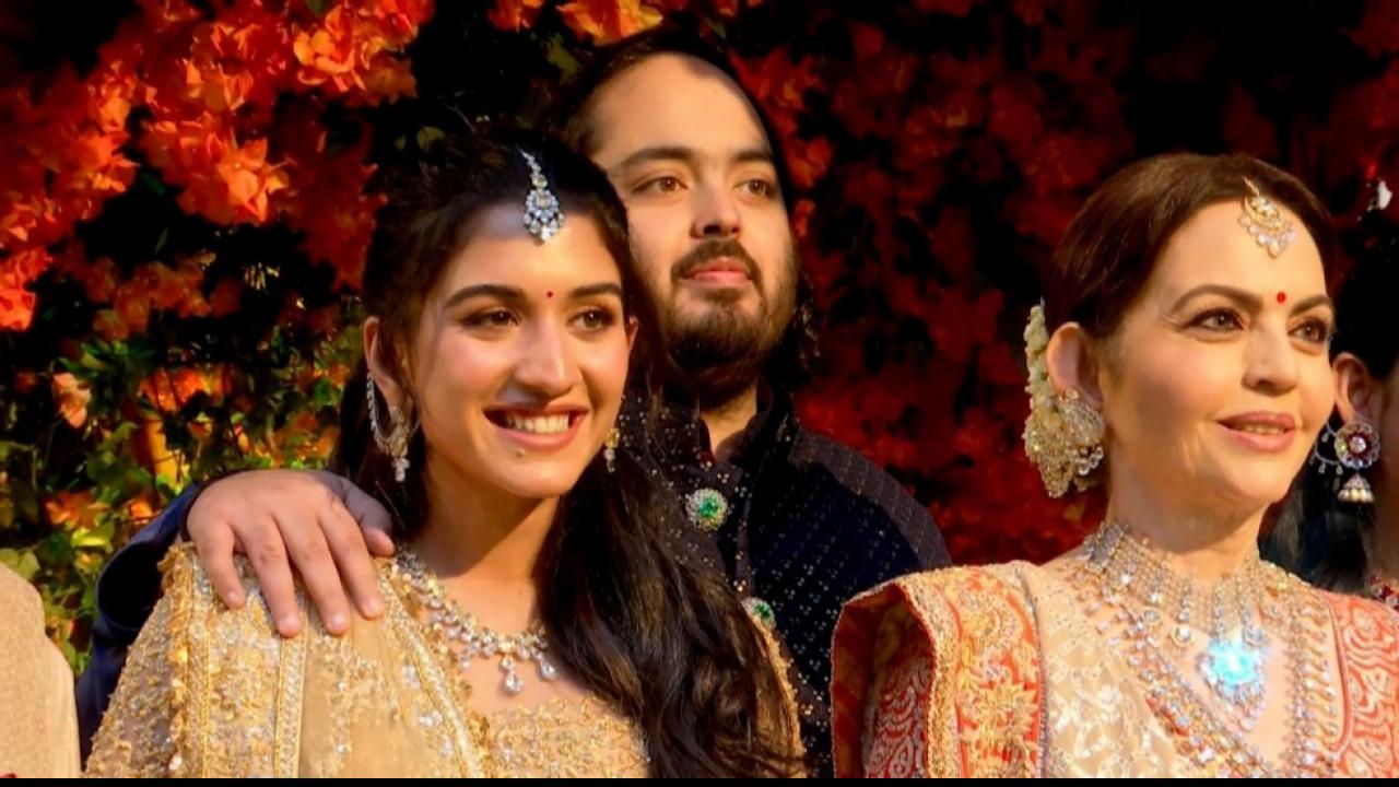 Anant Ambani Radhika Merchant Family Photos