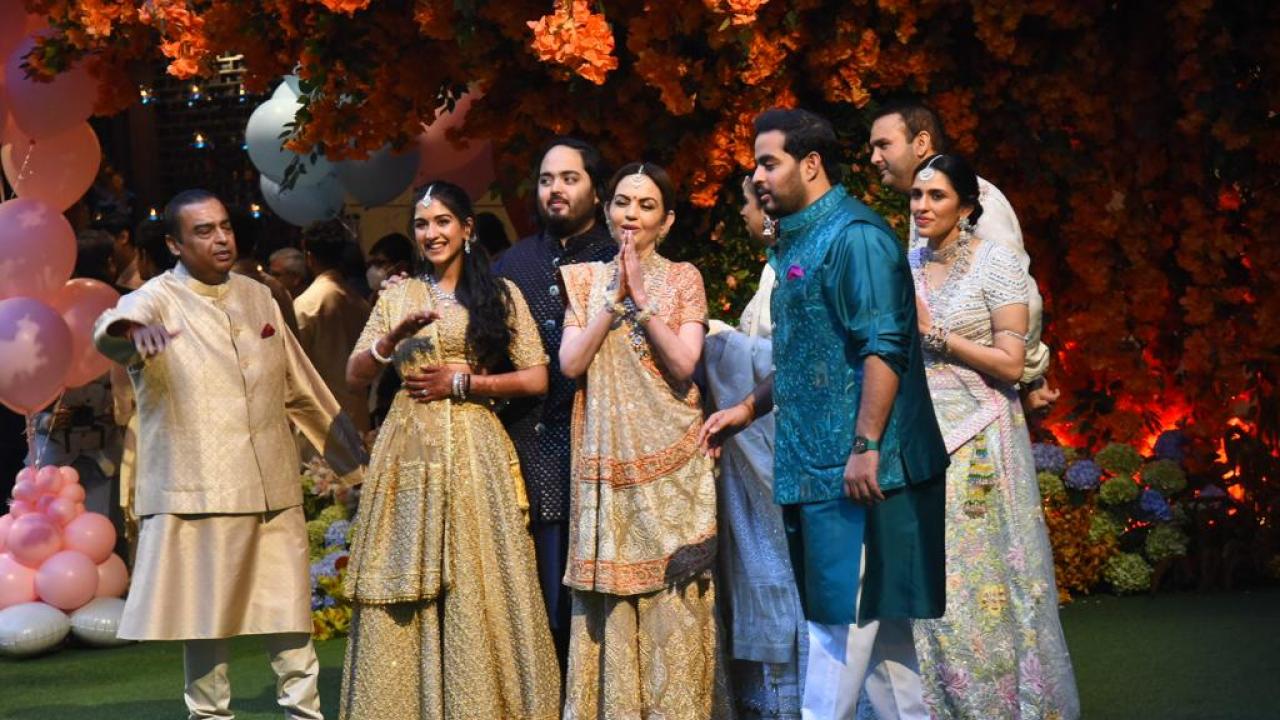 Anant Ambani Radhika Merchant Pose For Media