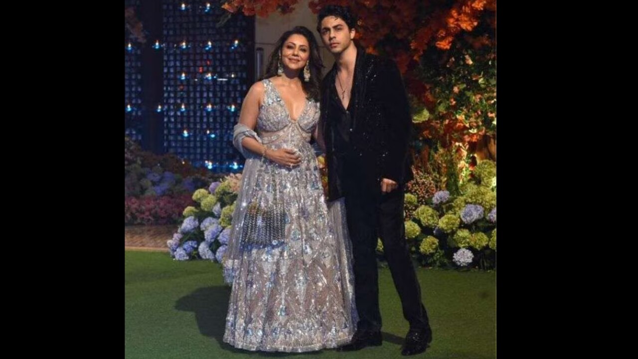 Gauri Khan with son Aryan Khan 